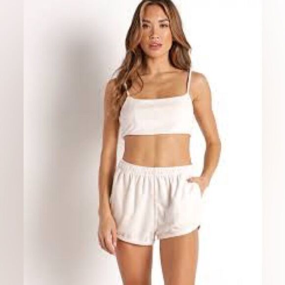 Elegant Cream Hoodie and Shorts Set - Picture 2 of 14